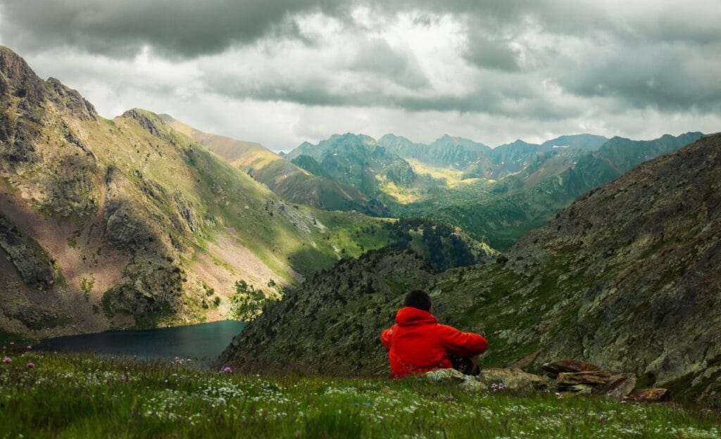 This image informs us about how finding peace in mountain solitude after heartbreak: how nature heals a broken heart.