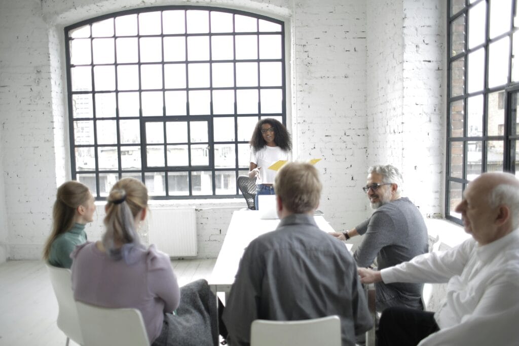 This image shows how extroverted leaders inspire team collaboration.