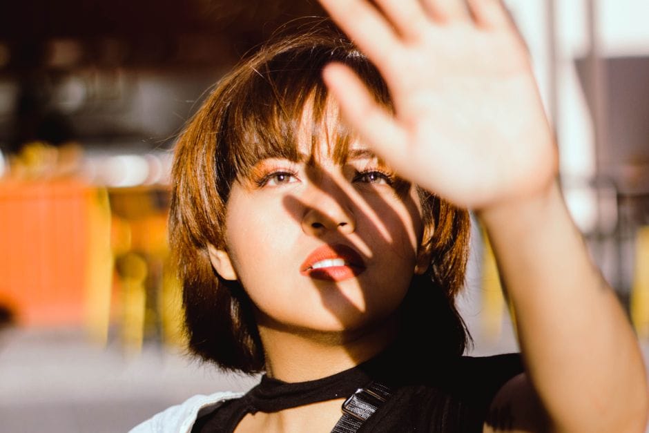 A guide on how to say no without guilt to overcome the reasons why do people people-please.