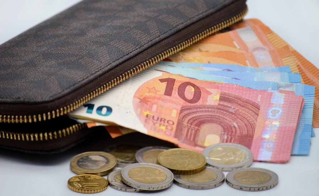 Rebuilding Net Wealth After Divorce with Managing Ongoing Legal and Co-Parenting Costs.