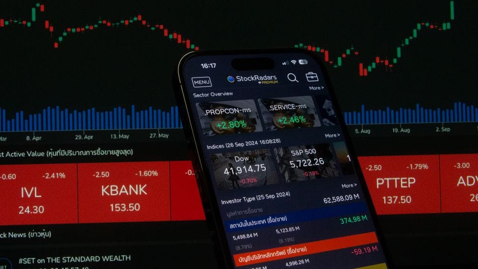The infographic is showing how to know why Is my netwealth dropping stop losing money in the stock market.