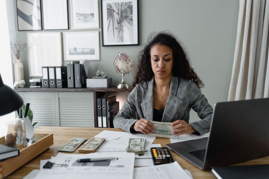 The image shows how to measure financial success by on track financial goals without getting overwhelmed.