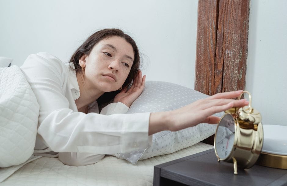 The image is representing the best morning routine for productivity.